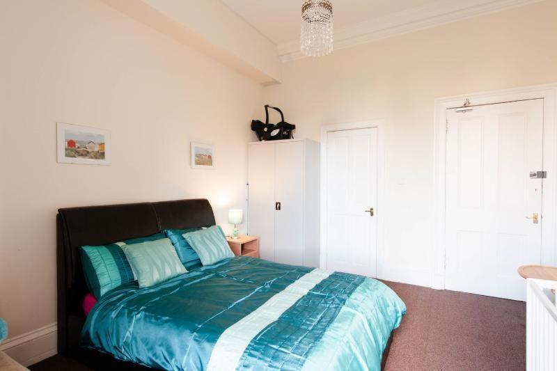 Edinburgh Central Roomz Aparthotel EDI Exterior photo